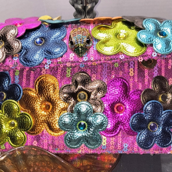 Kurt Geiger Crossbody Medium Kensington Daisy NWT Handbag, Bright, Floral - Picture 1 of 11